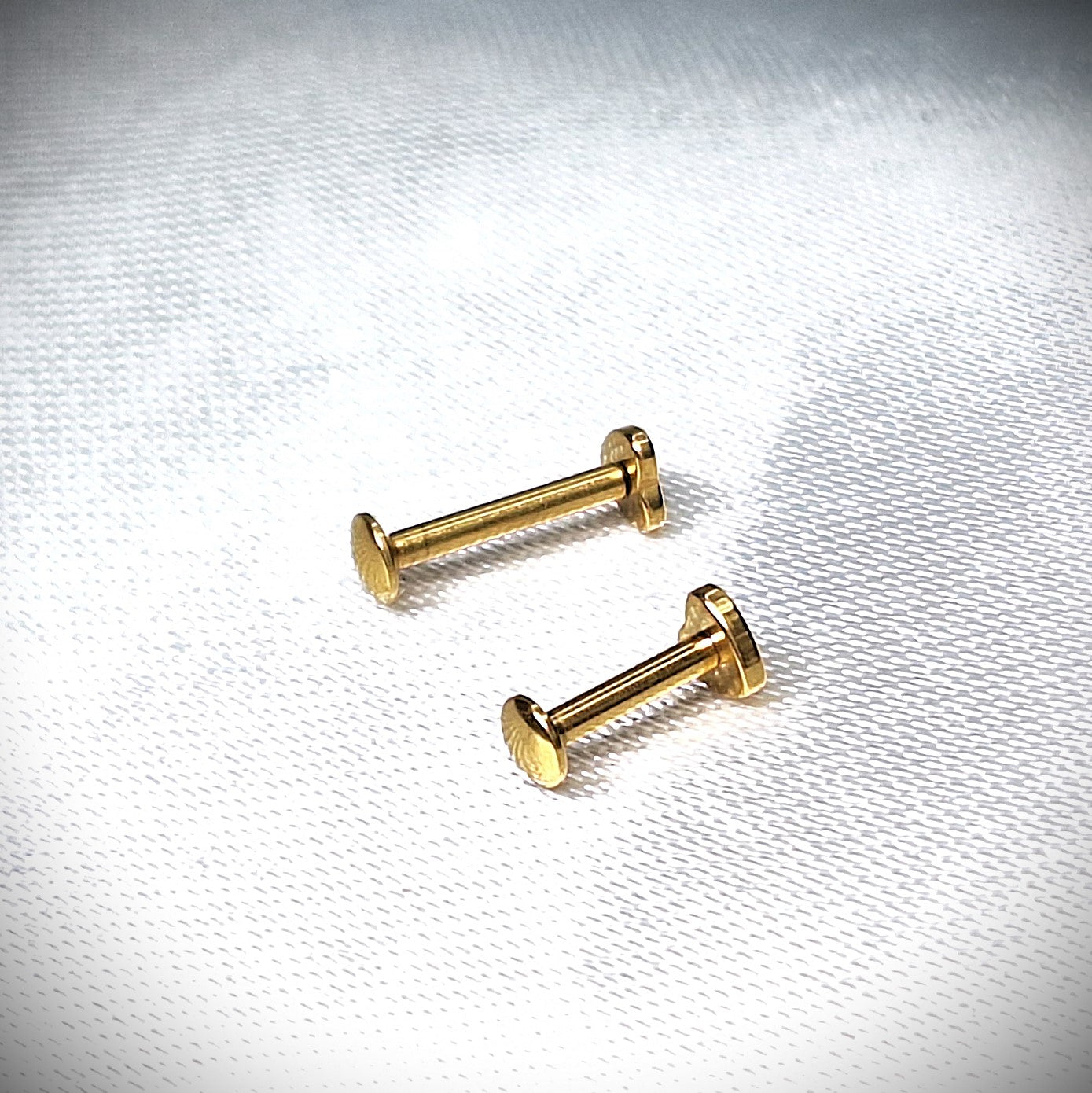 Labret stud with Flat Heart Top - In Rose Gold, Gold, Black, 316L Surgical Steel, 4mm, 5mm, 6mm, 8mm, 10mm, 11mm, 12mm