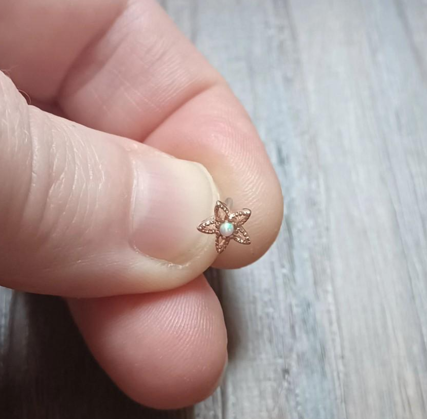 Flower with 1mm White Opal centre L Shaped Nose Stud 20Ga, 6mm Post, 6mm flower, 316L Surgical Steel Rose Gold plated